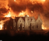 Ação explosiva no set de \"007 - Operação Skyfall\" em Hankley Common, na Inglaterra.